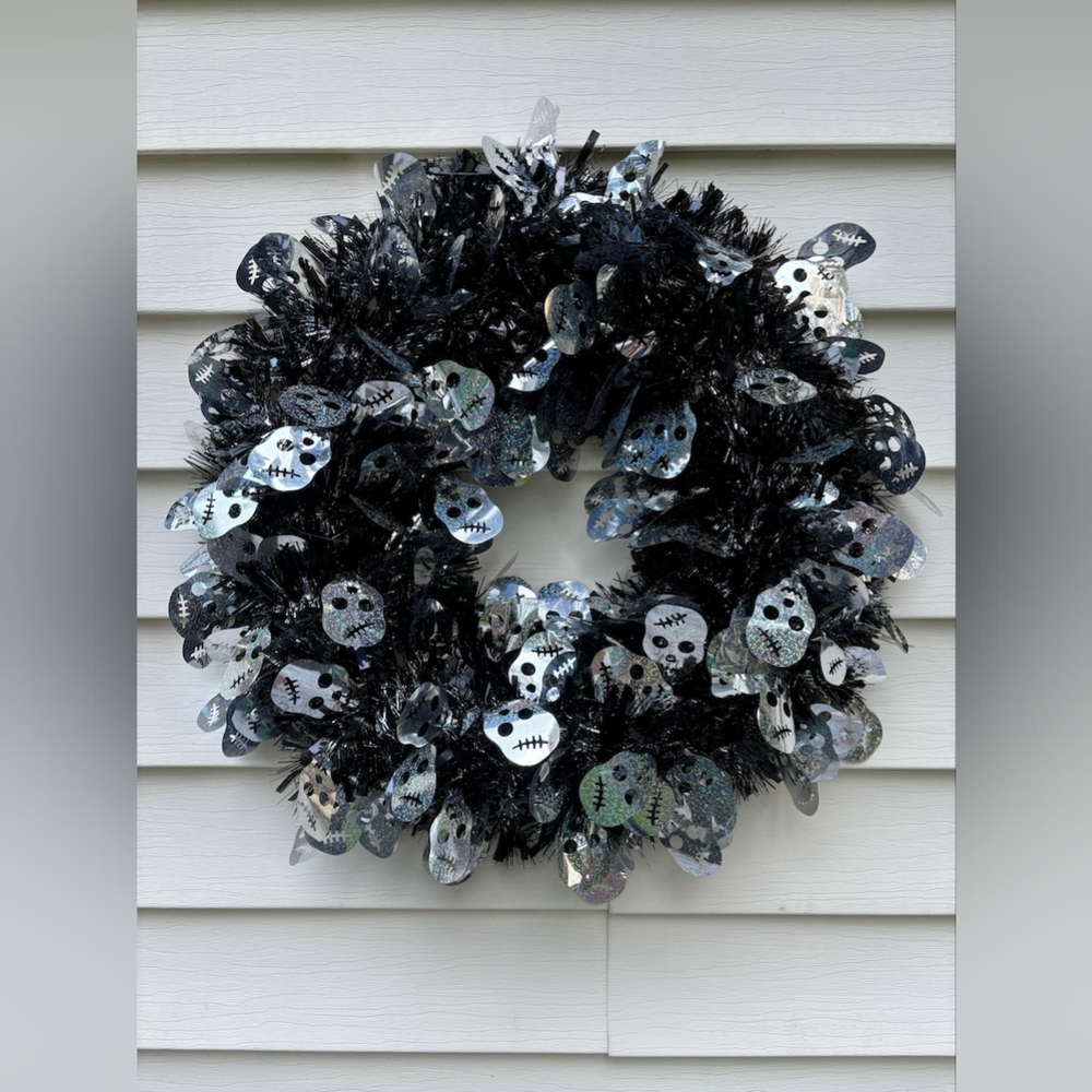 Halloween Decor Black Tinsel Spooky Holographic Silver Skull Wreath - Picture 4 of 4